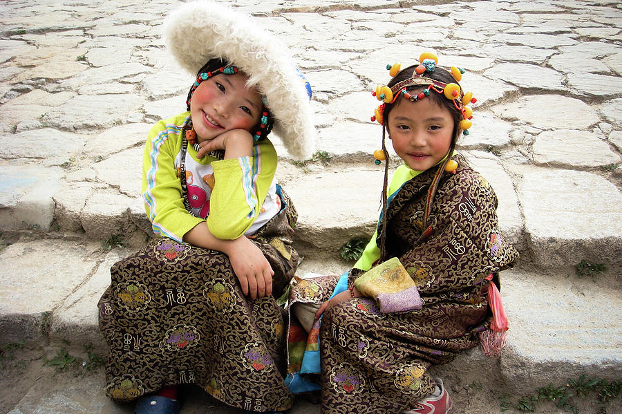 girls_in_traditional_tibetan_clothing_sallye_wilkinson