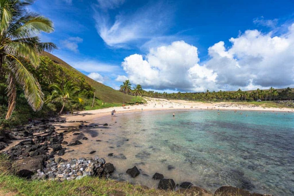 Anakena_Beach_Things_To_Do_In_Easter_Island